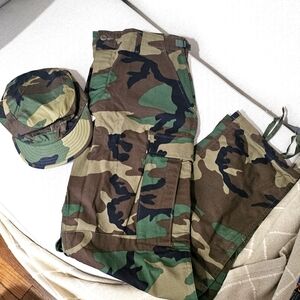 NWT•Authentic Army cap and pants (M)